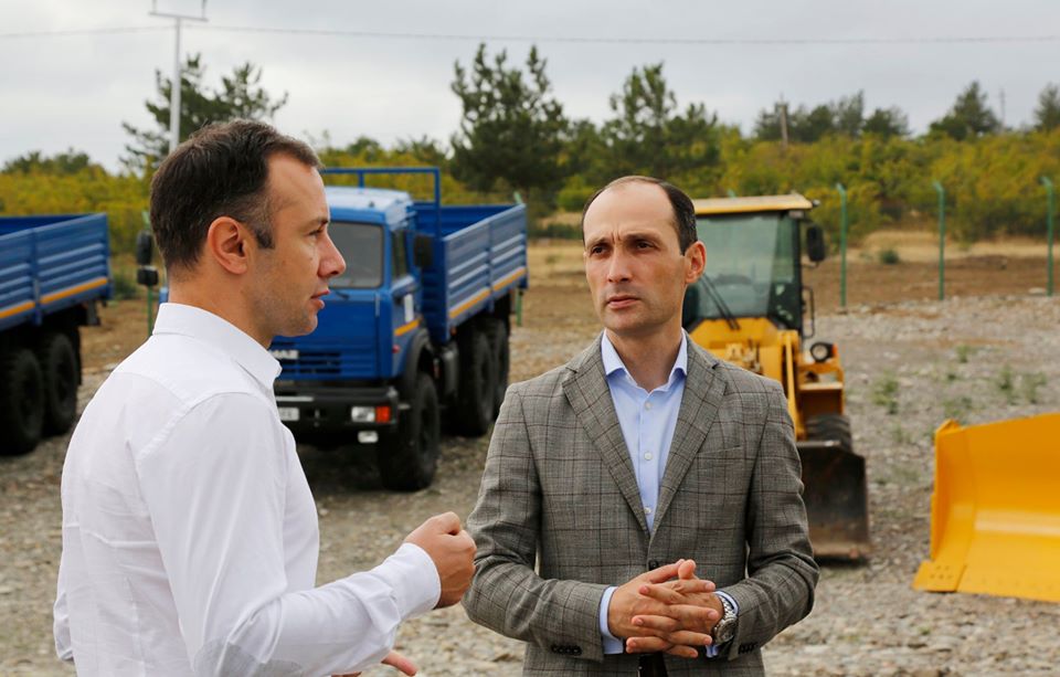 Minister of Environmental Protection and Agriculture, Levan Davitashvili met with local foresters at the opening of the "business yard" in village Lisi